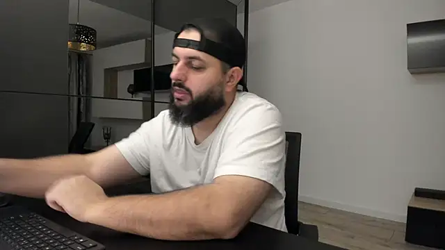 Snapshot of DravenPeak chatting on 4, 11, 2025 DravenPeak online show from 4, 11, 2025