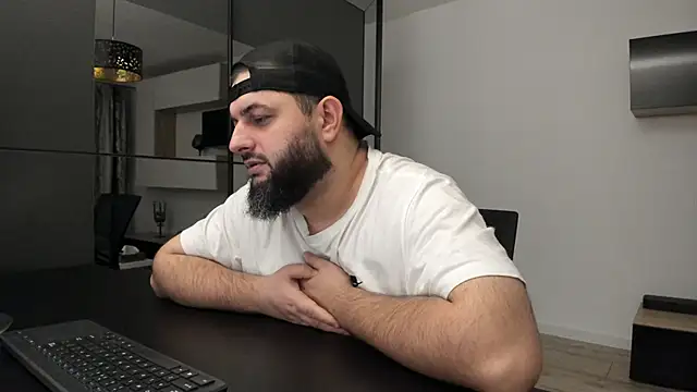 Snapshot of DravenPeak chatting on 8, 11, 2025 DravenPeak online show from 8, 11, 2025