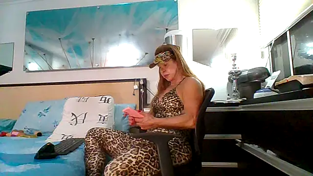 Snapshot of Mirianzapata_1 chatting on 18, 11, 2025 Mirianzapata 1 online show from 18, 11, 2025