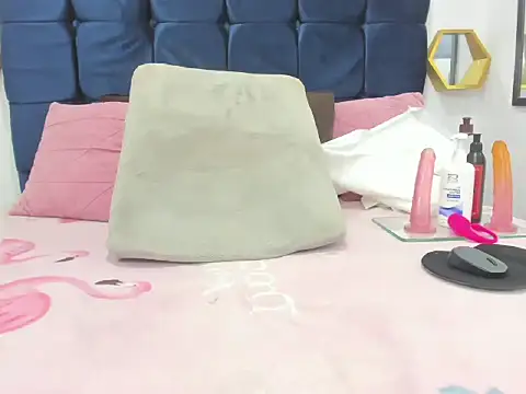 Snapshot of candy_big_tits18 chatting on 22, 10, 2025 candy big tits18 online show from 22, 10, 2025