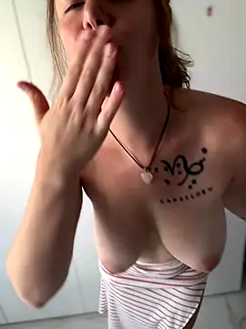 Snapshot of TenderLaGlamor chatting on 14, 9, 2025 TenderLaGlamor online show from 14, 9, 2025