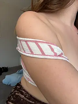 Snapshot of TenderLaGlamor chatting on 27, 11, 2025 TenderLaGlamor online show from 27, 11, 2025