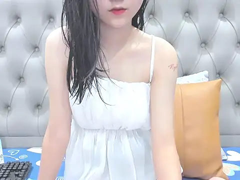 Snapshot of _ly__ chatting on 6, 10, 2025 ly online show from 6, 10, 2025