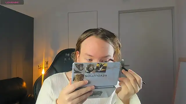 Amanda Butlerr online show from 22, 10, 2025