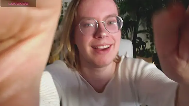 Amanda Butlerr online show from 14, 12, 2025