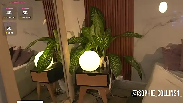 Snapshot of SophieCollins_1 chatting on 10, 4, 2026 SophieCollins 1 online show from 10, 4, 2026