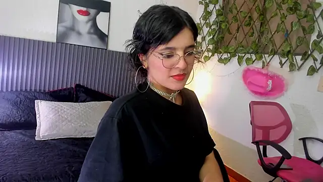 Snapshot of Saraah_Dark chatting on 29, 9, 2025 Saraah Dark online show from 29, 9, 2025
