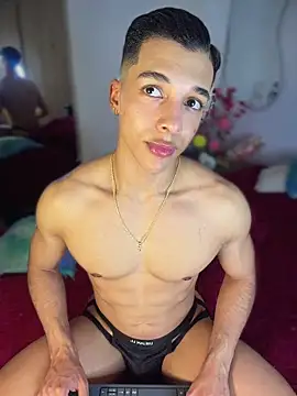 Snapshot of Troye_Williams chatting on 19, 5, 2026 Troye Williams online show from 19, 5, 2026