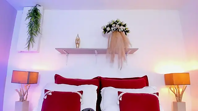 Snapshot of LuciaBenett_ chatting on 19, 10, 2025 LuciaBenett online show from 19, 10, 2025