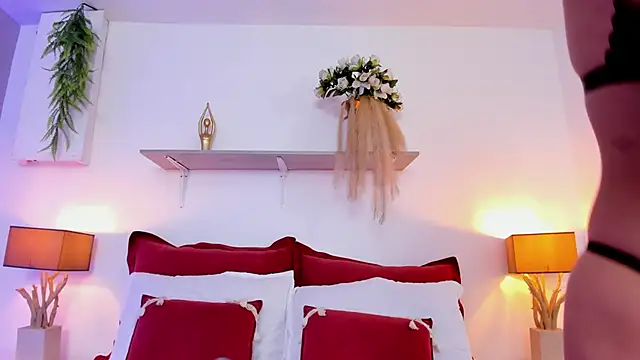 Snapshot of LuciaBenett_ chatting on 24, 11, 2025 LuciaBenett online show from 24, 11, 2025