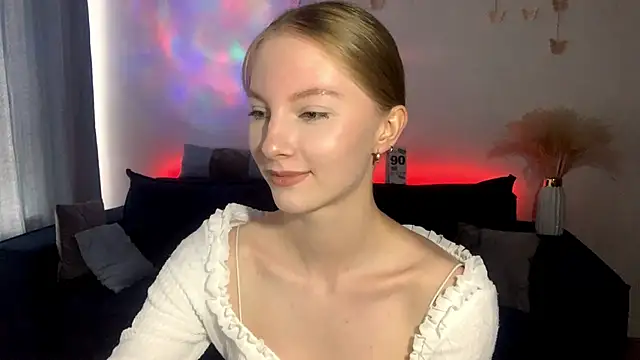 Snapshot of BrightAnnie chatting on 18, 9, 2025 BrightAnnie online show from 18, 9, 2025