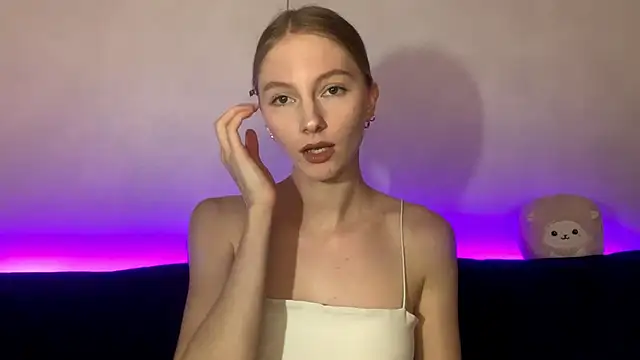 Snapshot of BrightAnnie chatting on 19, 9, 2025 BrightAnnie online show from 19, 9, 2025