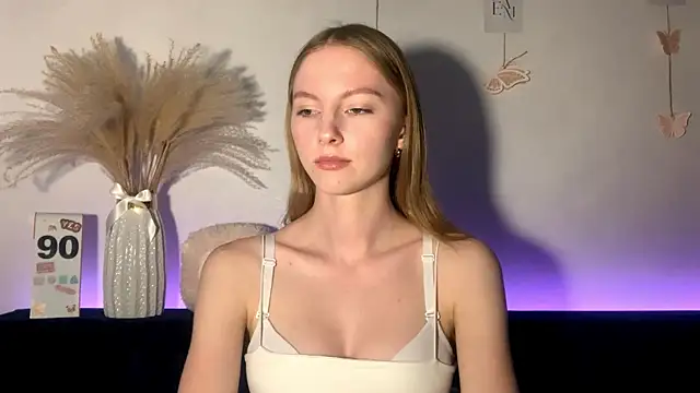 Snapshot of BrightAnnie chatting on 21, 9, 2025 BrightAnnie online show from 21, 9, 2025