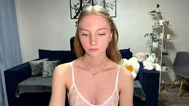Snapshot of BrightAnnie chatting on 14, 10, 2025 BrightAnnie online show from 14, 10, 2025