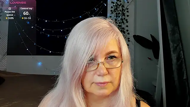 Snapshot of Hella_Fabel chatting on 8, 5, 2026 Hella Fabel online show from 8, 5, 2026