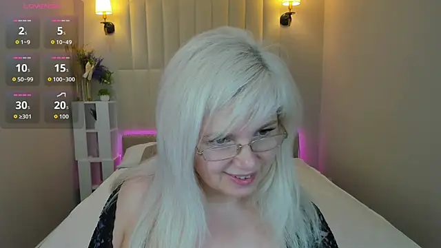 Snapshot of Hella_Fabel chatting on 8, 6, 2026 Hella Fabel online show from 8, 6, 2026