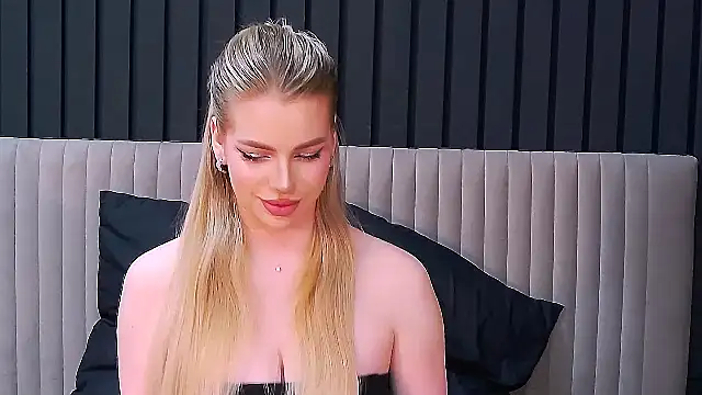 Snapshot of MilanaCeleste chatting on 27, 11, 2025 MilanaCeleste online show from 27, 11, 2025