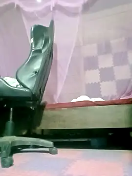 Surrilove online show from 9, 4, 2026