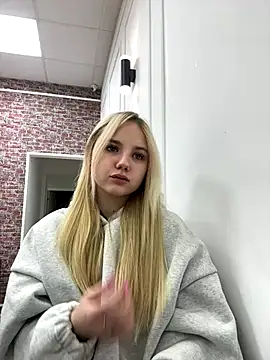 Sky Cutie online show from 18, 11, 2025