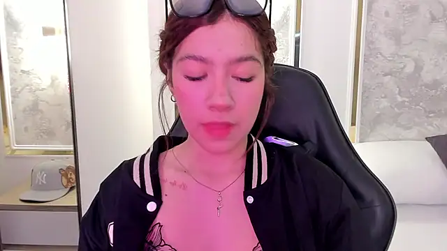 Snapshot of doll_eyees_ chatting on 24, 9, 2025 doll eyees online show from 24, 9, 2025