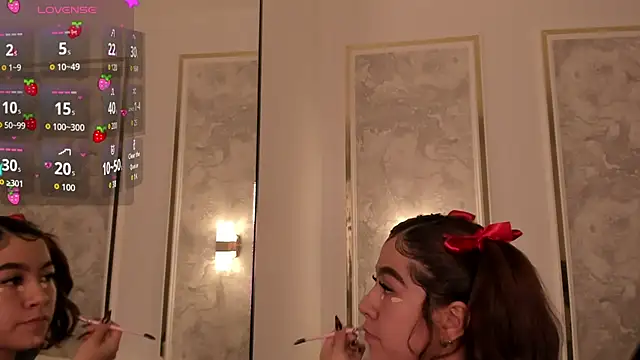 Snapshot of doll_eyees_ chatting on 11, 10, 2025 doll eyees online show from 11, 10, 2025