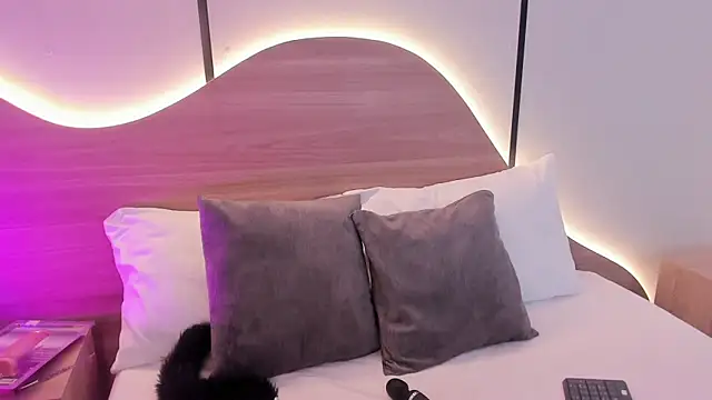 Snapshot of doll_eyees_ chatting on 18, 10, 2025 doll eyees online show from 18, 10, 2025