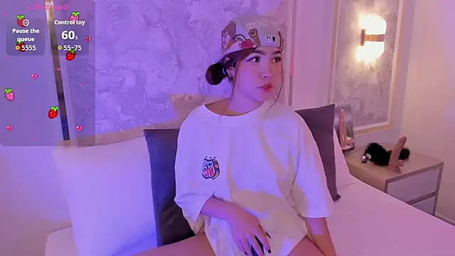 Snapshot of doll_eyees_ chatting on 8, 11, 2025 doll eyees online show from 8, 11, 2025