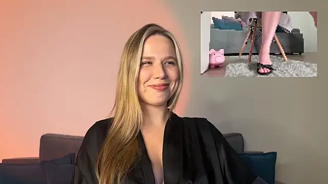 Snapshot of GoddessRoss chatting on 14, 10, 2025 GoddessRoss online show from 14, 10, 2025