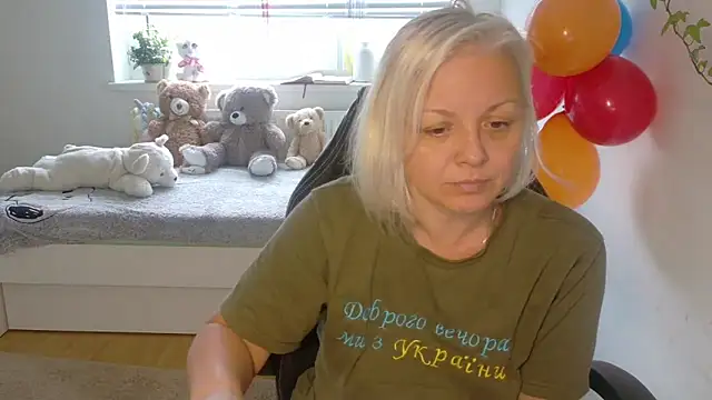 Linsy Kim online show from 15, 12, 2025