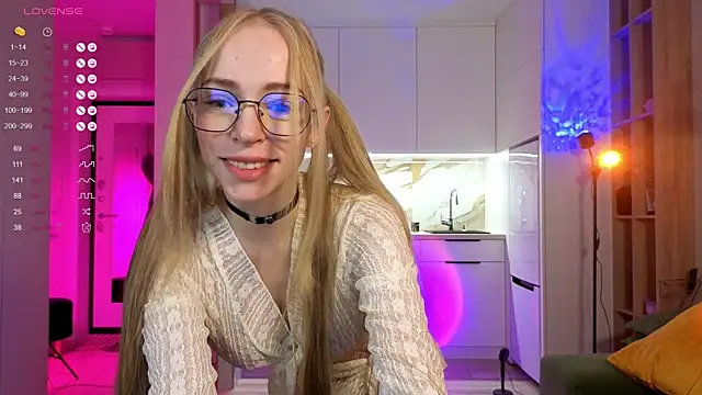 Snapshot of BritaKiss chatting on 10, 11, 2025 BritaKiss online show from 10, 11, 2025