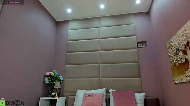 Adeline Perle online show from 4, 10, 2025