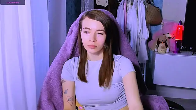 Snapshot of ZoyaMill chatting on 9, 11, 2025 ZoyaMill online show from 9, 11, 2025