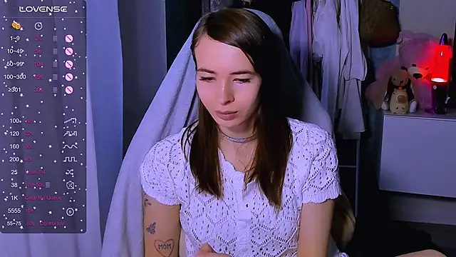 Snapshot of ZoyaMill chatting on 10, 11, 2025 ZoyaMill online show from 10, 11, 2025