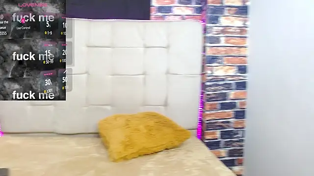 Snapshot of marilunabrown303av chatting on 22, 10, 2025 marilunabrown303av online show from 22, 10, 2025