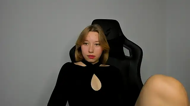 Snapshot of Agatha_May chatting on 10, 10, 2025 Agatha May online show from 10, 10, 2025