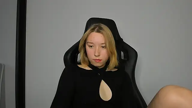 Snapshot of Agatha_May chatting on 11, 10, 2025 Agatha May online show from 11, 10, 2025