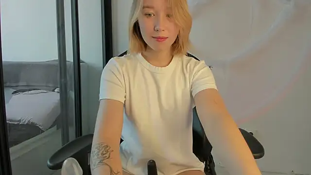 Snapshot of Agatha_May chatting on 27, 10, 2025 Agatha May online show from 27, 10, 2025