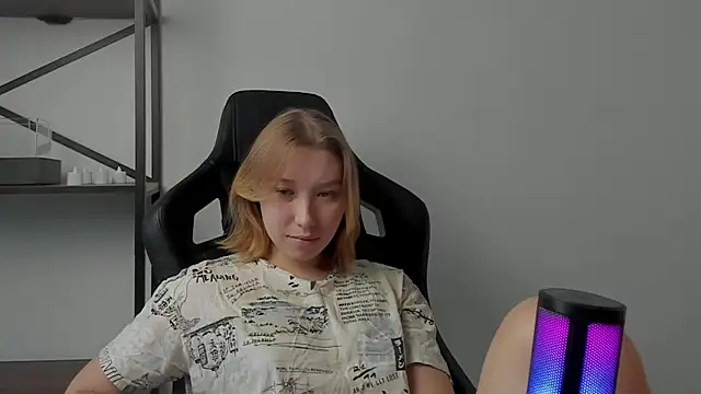 Snapshot of Agatha_May chatting on 27, 11, 2025 Agatha May online show from 27, 11, 2025