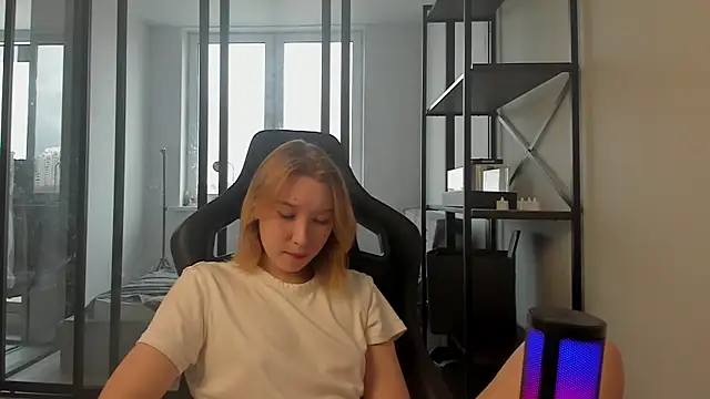 Snapshot of Agatha_May chatting on 1, 12, 2025 Agatha May online show from 1, 12, 2025