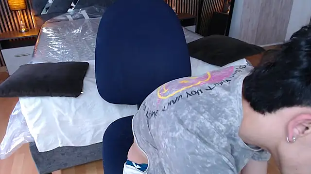 Snapshot of aaronjames1 chatting on 10, 9, 2025 aaronjames1 online show from 10, 9, 2025