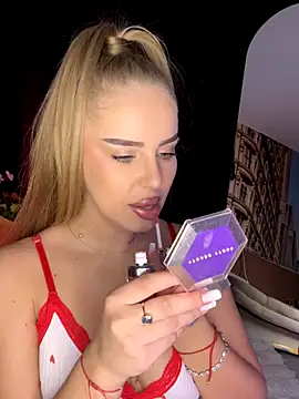 AubrieleRouj1 online show from 14, 11, 2025