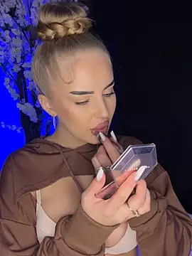 Snapshot of AubrieleRouj1 chatting on 20, 12, 2025 AubrieleRouj1 online show from 20, 12, 2025