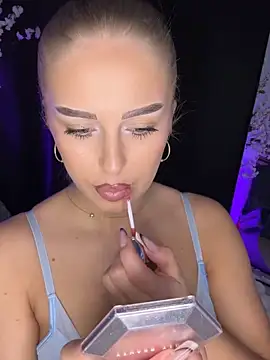 Snapshot of AubrieleRouj1 chatting on 3, 3, 2026 AubrieleRouj1 online show from 3, 3, 2026