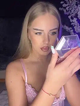 Snapshot of AubrieleRouj1 chatting on 25, 3, 2026 AubrieleRouj1 online show from 25, 3, 2026