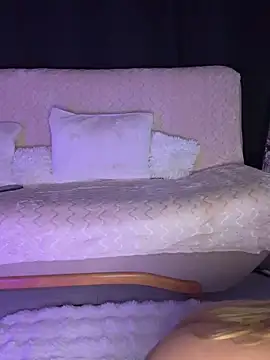 Snapshot of AubrieleRouj1 chatting on 4, 4, 2026 AubrieleRouj1 online show from 4, 4, 2026