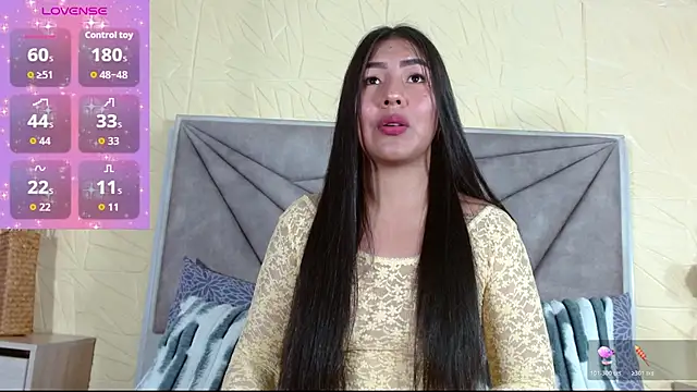 Snapshot of luna_maisonn chatting on 8, 6, 2026 luna maisonn online show from 8, 6, 2026