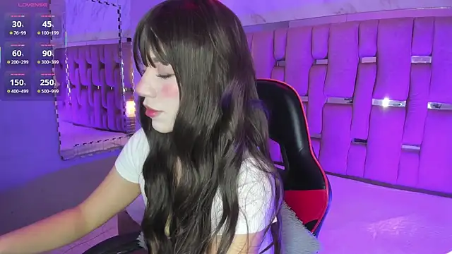 Snapshot of ZharaLux chatting on 5, 11, 2025 ZharaLux online show from 5, 11, 2025