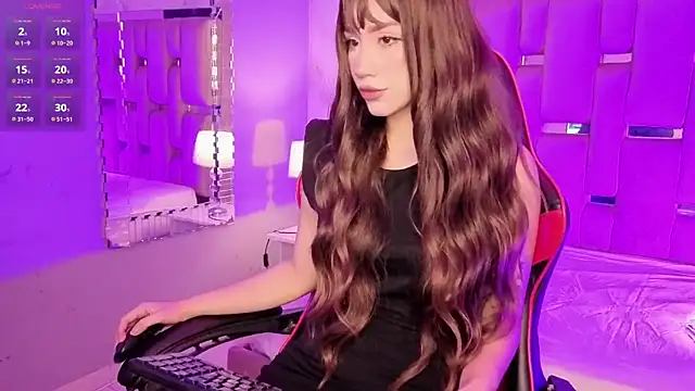 Snapshot of ZharaLux chatting on 23, 11, 2025 ZharaLux online show from 23, 11, 2025