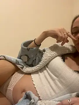 Snapshot of Angelloverxo chatting on 4, 12, 2025 Angelloverxo online show from 4, 12, 2025