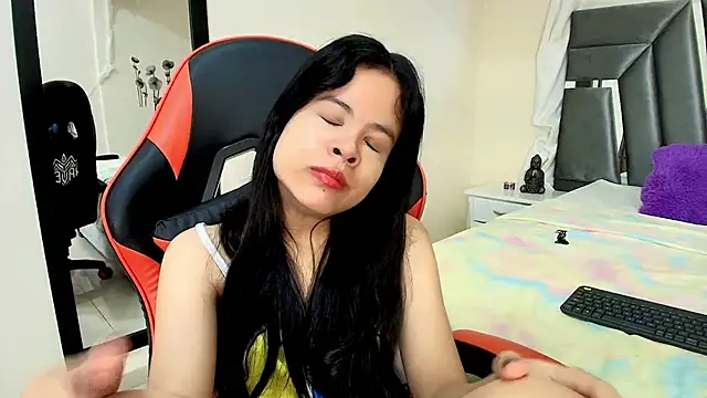 MiniLove 01 online show from 17, 4, 2026